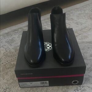 Vince Camuto Glossy Black Ankle Boots Size 8 Wide